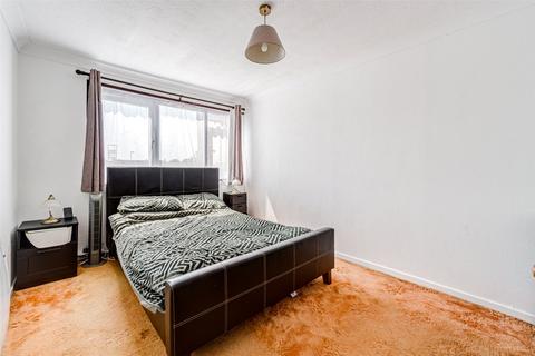 24 Cedar Close, Lancing, BN15 8PY