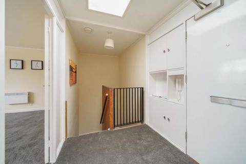 2 bedroom flat for sale, Camden House, Marlowes, Hemel Hempstead, Hertfordshire, HP1 1BE
