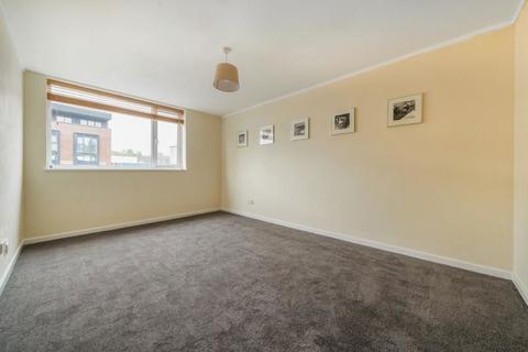 2 bedroom flat for sale, Camden House, Marlowes, Hemel Hempstead, Hertfordshire, HP1 1BE