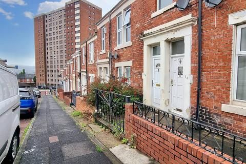 2 bedroom flat to rent, Overhill Terrace, Gateshead NE8