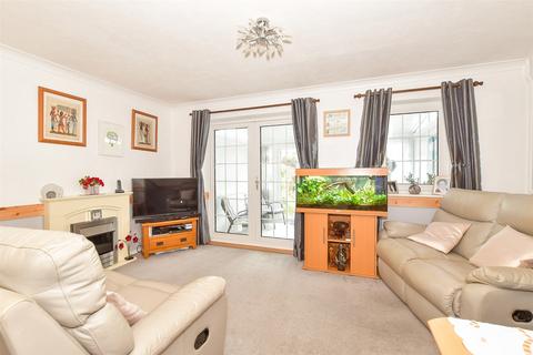 18 Douglas Close, Ford, Arundel, BN18 0TG
