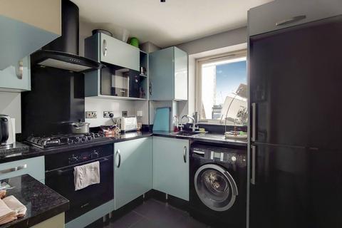 2 bedroom flat to rent, Stewart Street, Isle Of Dogs, London, E14