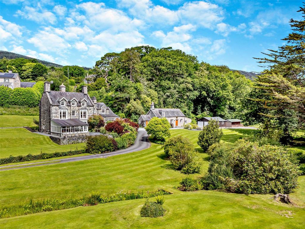 Llanelltyd, Dolgellau, Gwynedd, LL40 6 bed detached house for sale £