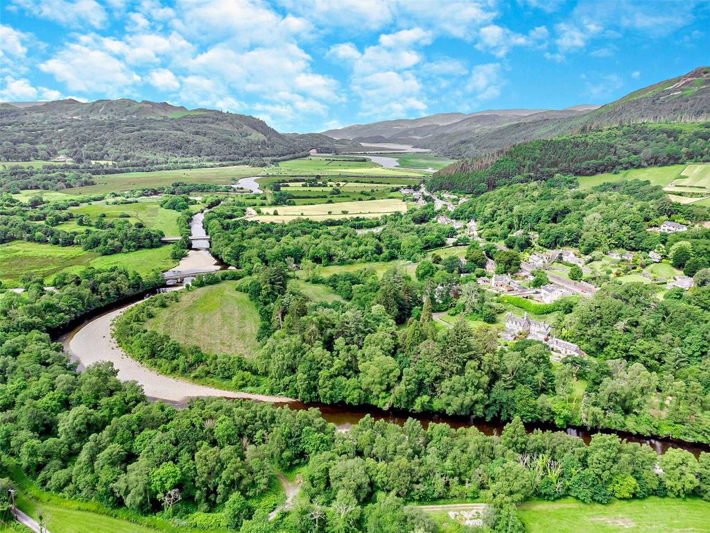 Llanelltyd, Dolgellau, Gwynedd, LL40 6 bed detached house for sale £