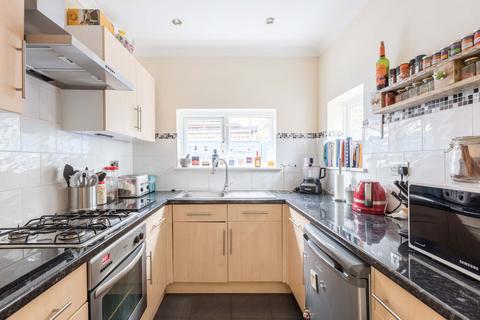3 bedroom end of terrace house to rent, Cross Road, Croydon, CR0