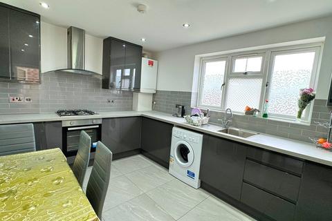 4 bedroom end of terrace house for sale, Franklin Avenue, Slough, Berkshire, SL2