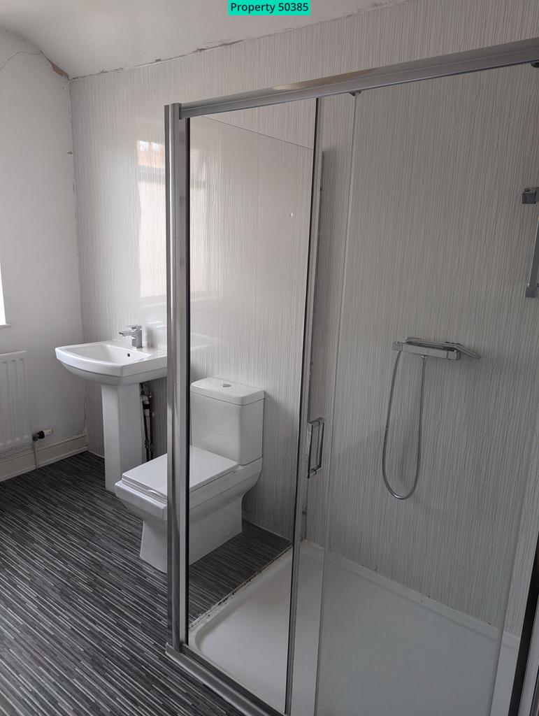 Shower/Bathroom