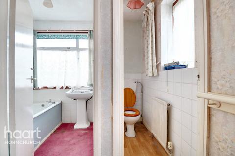 18 Hedingham Road, Hornchurch, RM11 3QA