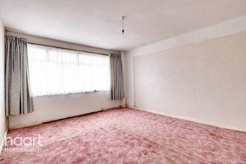 18 Hedingham Road, Hornchurch, RM11 3QA