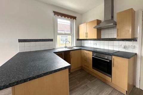 2 bedroom flat to rent, Southsea, Francis Avenue Unfurnished