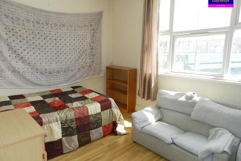 2 bedroom flat to rent, Ridley Road, E8 2NP E8