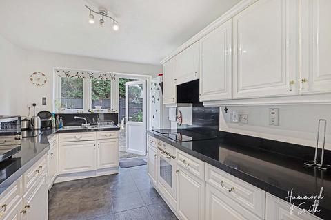 8 Lynceley Grange, Epping, CM16 6RA
