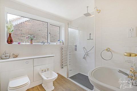 8 Lynceley Grange, Epping, CM16 6RA