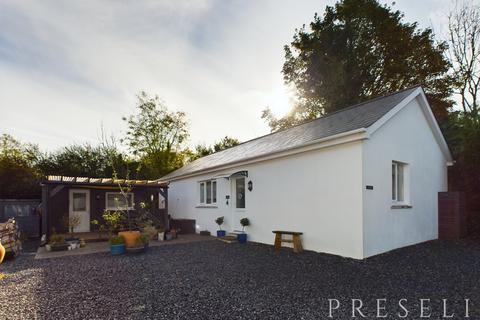 4 bedroom house for sale, 3 bedroom house with a one bedroom detached annexe