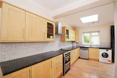 3 bedroom terraced house for sale, North Road, SEVEN KINGS, IG3