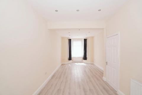 3 bedroom terraced house for sale, North Road, SEVEN KINGS, IG3