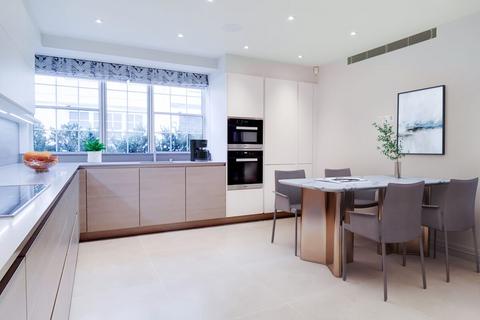 3 bedroom end of terrace house to rent, Princes Gate Mews, South Kensington SW7
