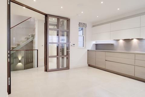 3 bedroom end of terrace house to rent, Princes Gate Mews, South Kensington SW7
