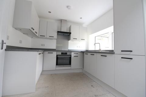 4 bedroom end of terrace house for sale, Bromley Road, Bingley, BD16