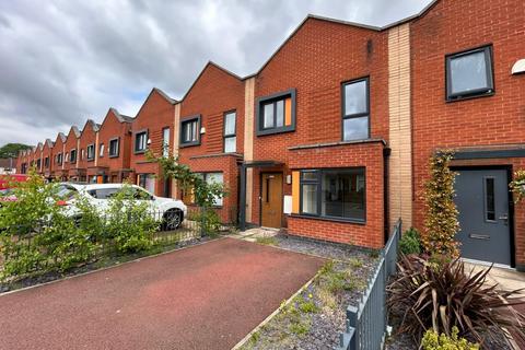 3 bedroom terraced house to rent, Brown Street, Salford M6