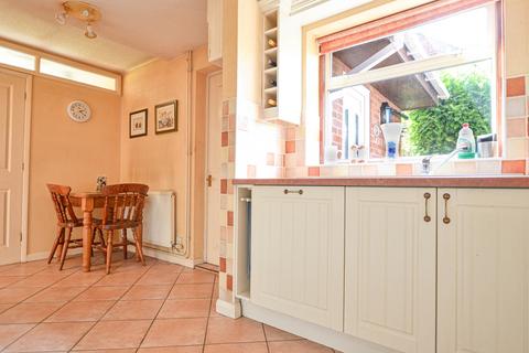 15 Heath Close, Hallow, Worcester, WR2 6LJ