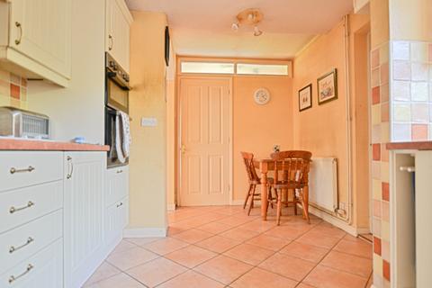 15 Heath Close, Hallow, Worcester, WR2 6LJ