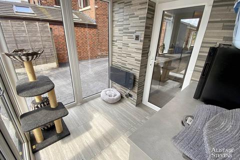 133 Broadway, Royton, Oldham, OL2 5BW