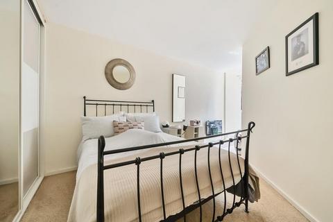 2 bedroom flat for sale, Holden Avenue,  London,  N12,  N12