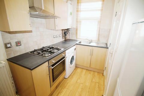 2 bedroom terraced house to rent, Harold Grove, Hyde Park, Leeds, LS6