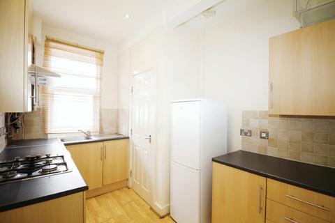 2 bedroom terraced house to rent, Harold Grove, Hyde Park, Leeds, LS6