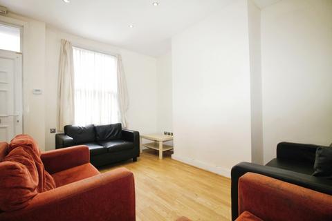 2 bedroom terraced house to rent, Harold Grove, Hyde Park, Leeds, LS6