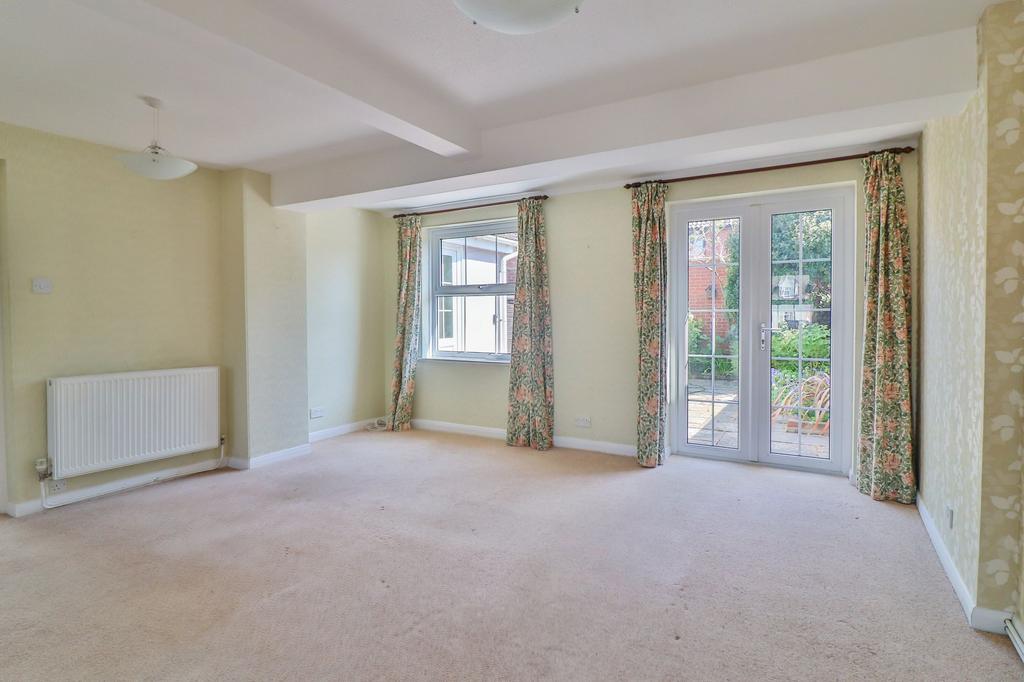 Living/Dining Room (Now Unfurnished)
