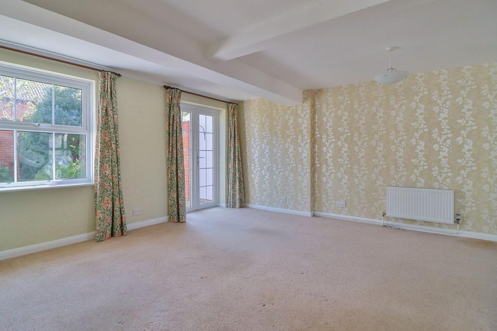 Living/Dining Room (Now Unfurnished)
