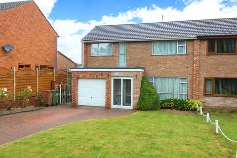 3 bedroom semi-detached house for sale, Greenfields Close, Drakes Broughton WR10