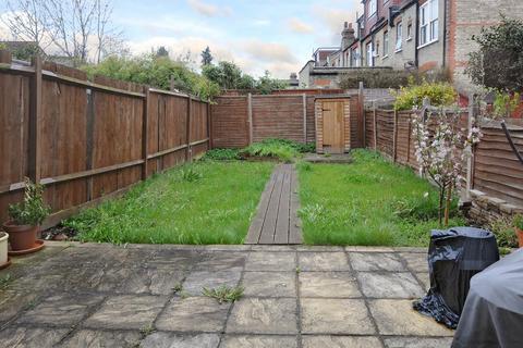 4 bedroom house to rent, Warwick Road London N11