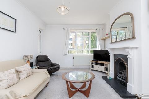 3 bedroom apartment to rent, Weir Road, London SW12