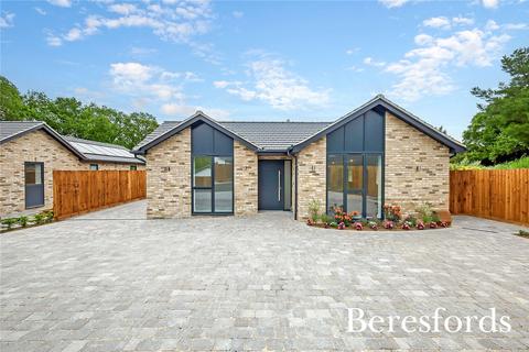 3 bedroom bungalow for sale, New Road, Little Burstead, CM12