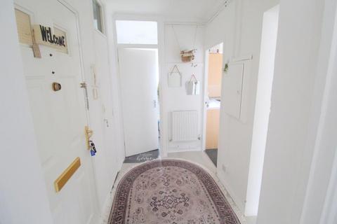 68 Reddington Drive, Slough, SL3 7QL