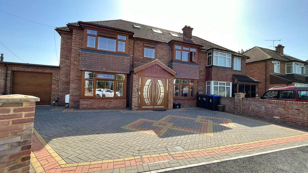 Detached house exterior, driveway, garage