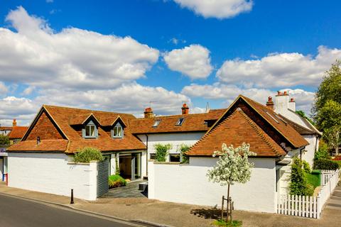 3 Lock Road, Richmond, TW10 7LQ