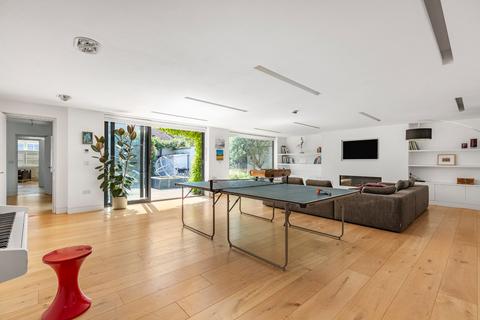 3 Lock Road, Richmond, TW10 7LQ
