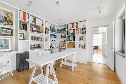 3 Lock Road, Richmond, TW10 7LQ