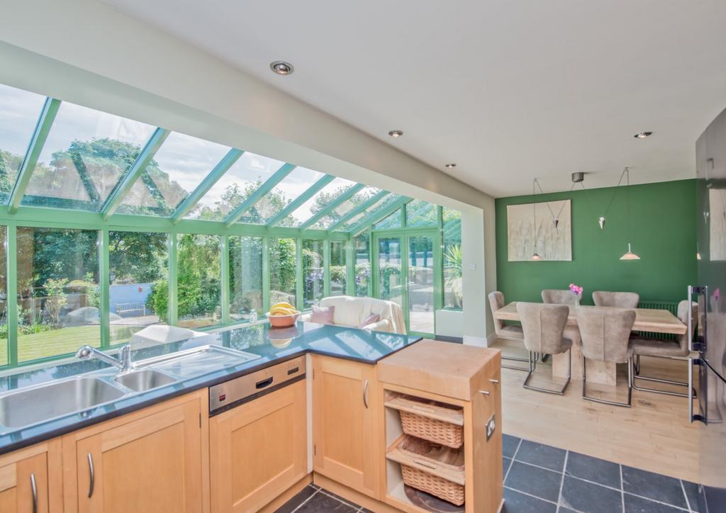 Kitchen/Sun Room