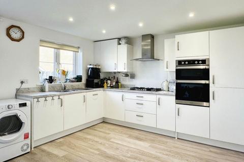 4 bedroom detached house to rent, Trinder Road, Wokingham RG41