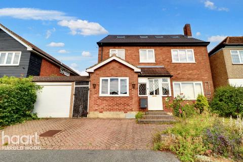 1b Phillida Road, Romford, RM3 0NH