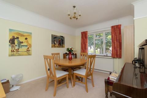 4 Fitzroy Avenue, Broadstairs, CT10 3LS
