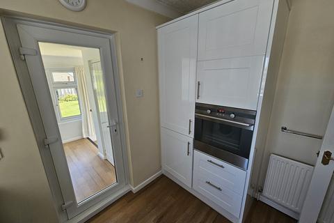 2 bedroom semi-detached bungalow to rent, The Pyghtle, Wellingborough, Northamptonshire. NN8 4RS