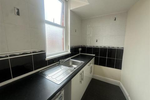 Studio to rent, Seabank Road, Rhyl, LL18