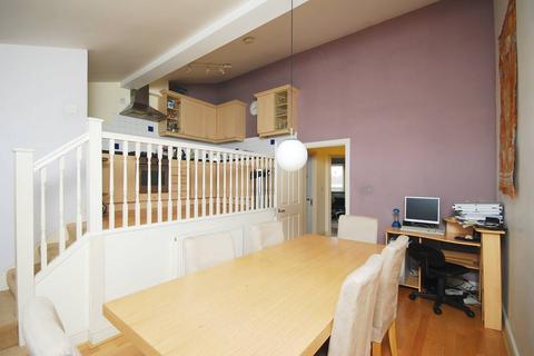 2 bedroom flat to rent, Balham High Road, Balham, London, SW17