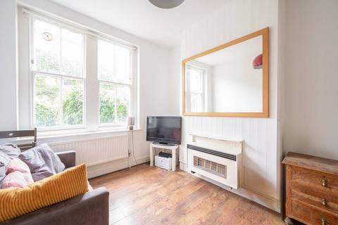 3 bedroom flat to rent, Cato Road, Clapham High Street, London, SW4